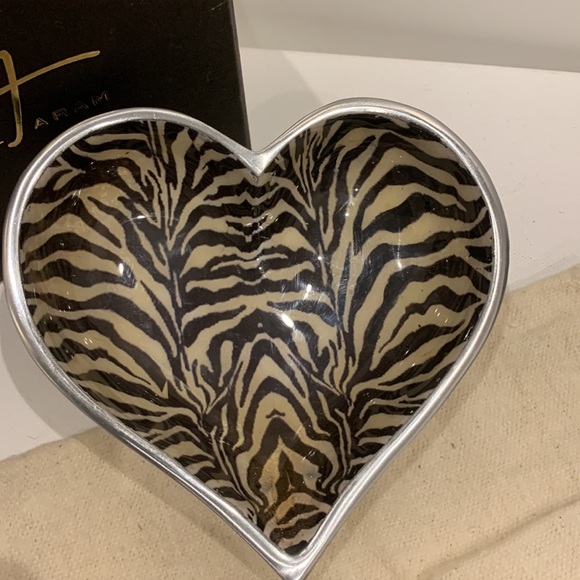 Michael Aram🤎🖤Hand Forged Zebra Heart Shaped Dish Bowl w/Silver Serving Spoon - Picture 6 of 16